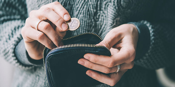 Las recetas de Escrivá para salvar las pensiones pasan por 'quitar' 9.000 millones a Trabajo