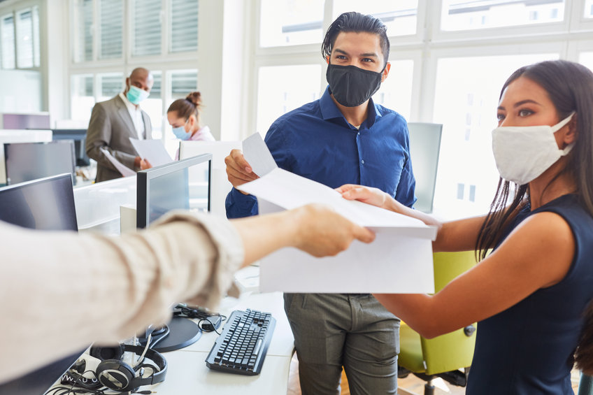 El trabajador eventual que presta el mismo servicio que el personal fijo debe cobrar lo mismo.