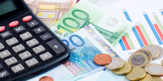 El Gobierno aprueba el aval de los primeros 20.000 millones en créditos para garantizar la liquidez de empresas y autónomos