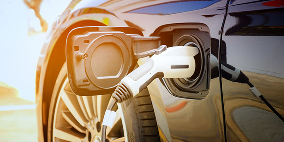 Las pymes que adquieran coches eléctricos tendrán reducciones fiscales en el IRPF
