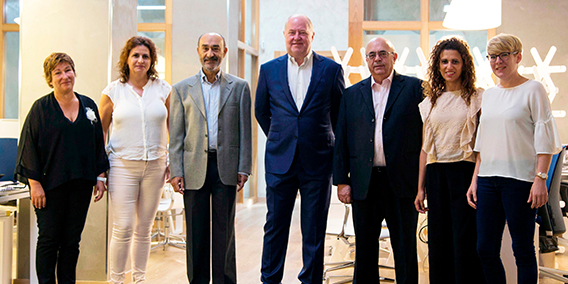 Anna Calduch, Presidenta de E-Consulting/Grupo ADADE, visita a los despachos de Valencia