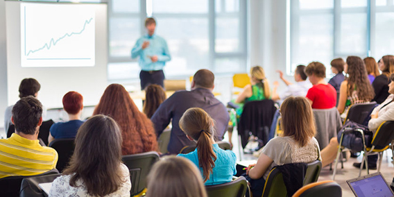 Así tributan los cursos, seminarios y rendimientos del trabajo