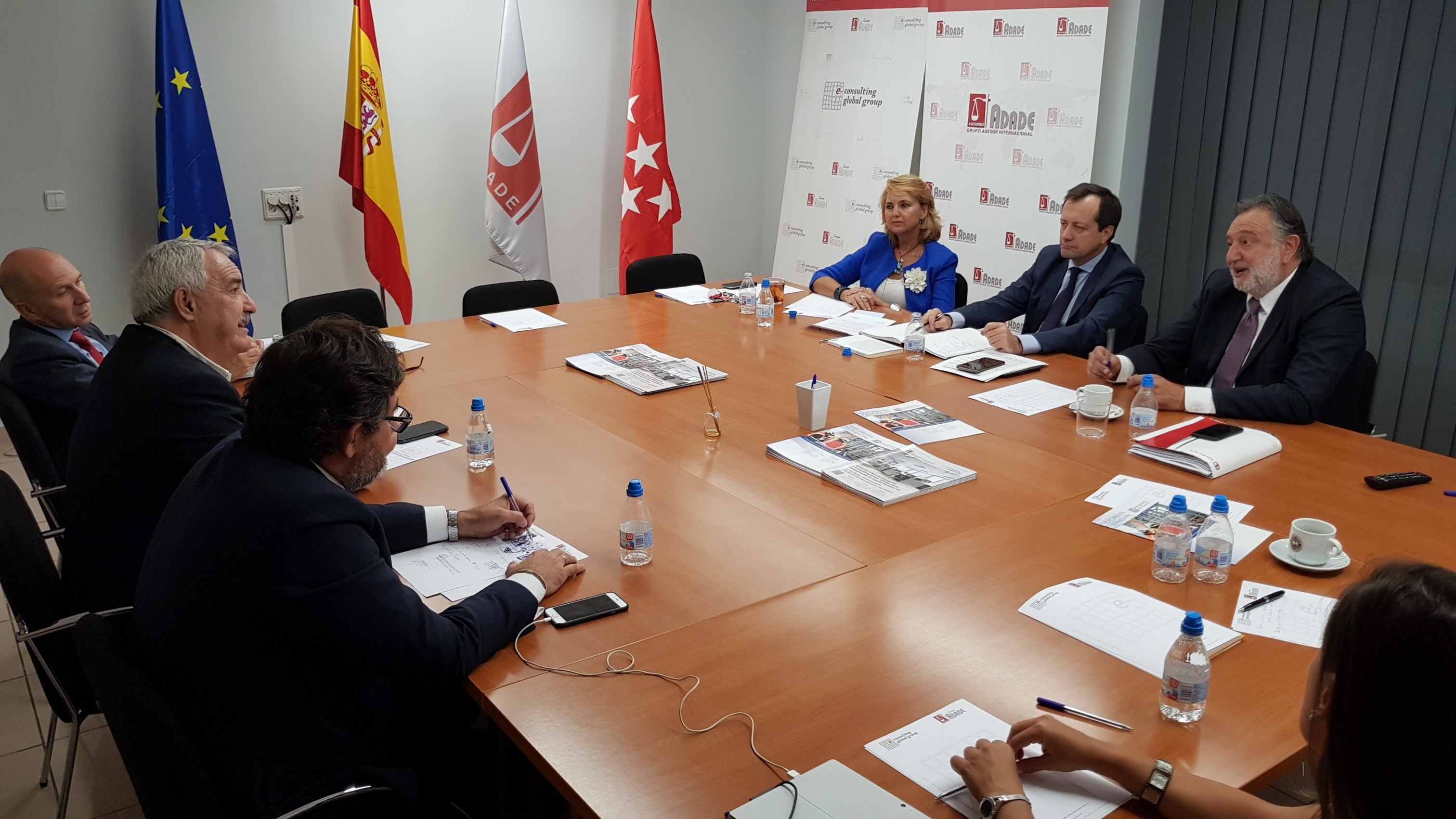 ADADE/E-Consulting participa en la Reunión Mensual de la Junta Directiva de FENAC