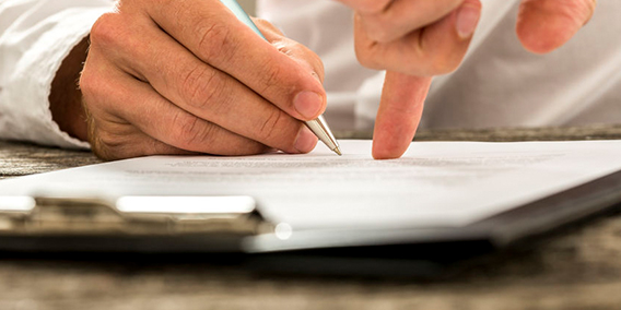 Los autónomos que compatibilicen salario y jubilación al 100% deben contratar un empleado
