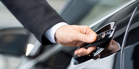 ¿Son deducibles las cuotas de renting que paga un abogado por el coche en su actividad?