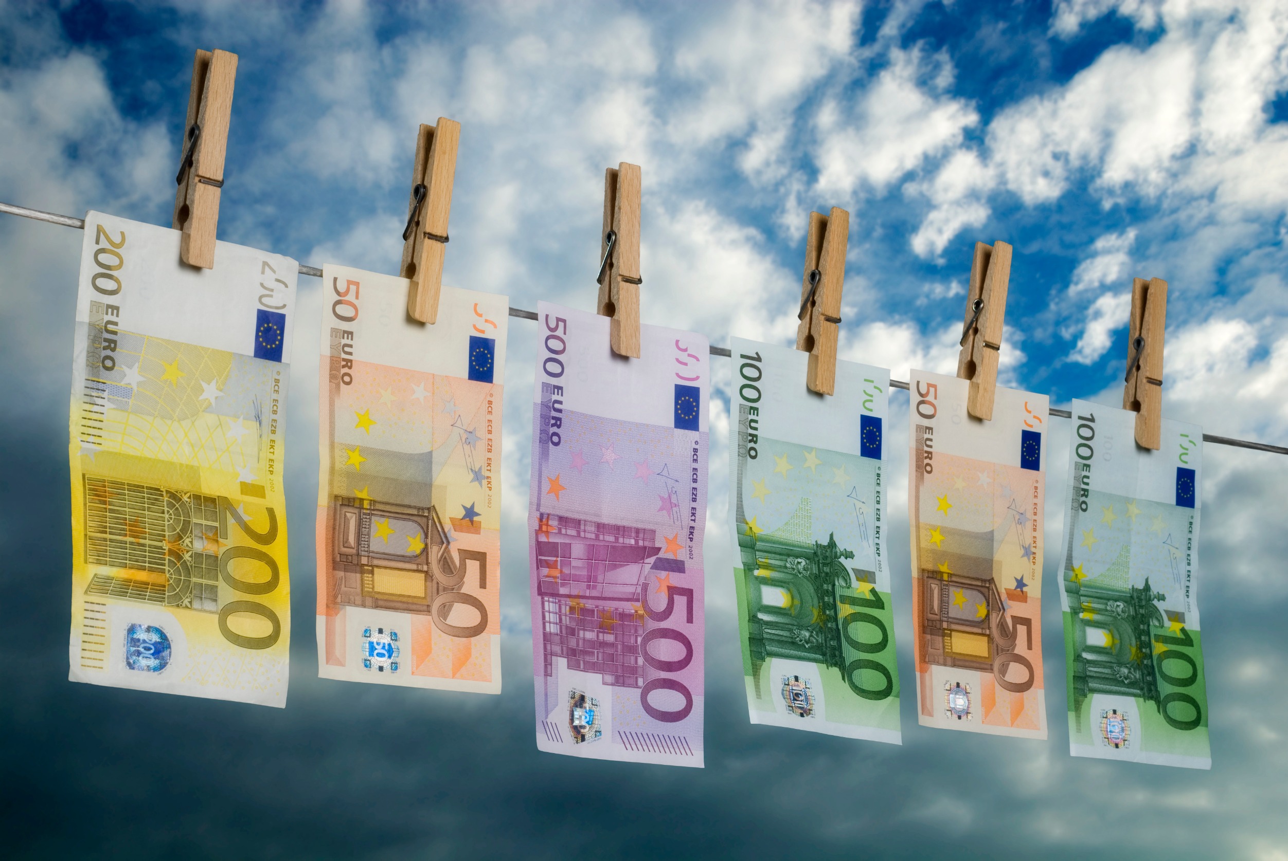 Moncloa anuncia un registro que refleje la titularidad real de las empresas para cumplir con la UE y evitar el blanqueo
