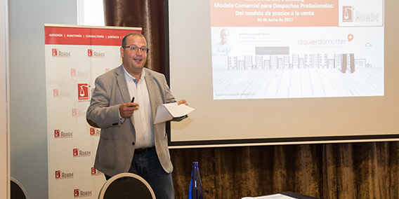 El Grupo ADADE /E-Consulting conto con la presencia de IZQUIERDO MOTTER CONSULTING en la Jornada de Trabajo que celebro en Madrid 