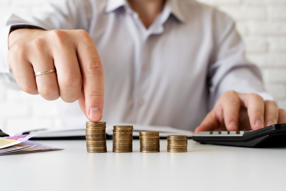 CEOE propone elevar un 3% el SMI para 2024