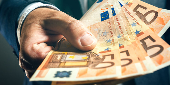Los trucos de la gran empresa para pagar ilegalmente a pymes y autónomos