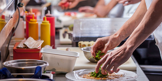 ¿Qué beneficios traen los vales de comida a empresas y trabajadores?