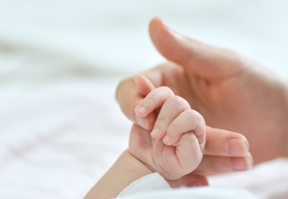 Hacienda rectifica: ya no pedirá la devolución de la ayuda de maternidad a las madres afectadas por un ERTE