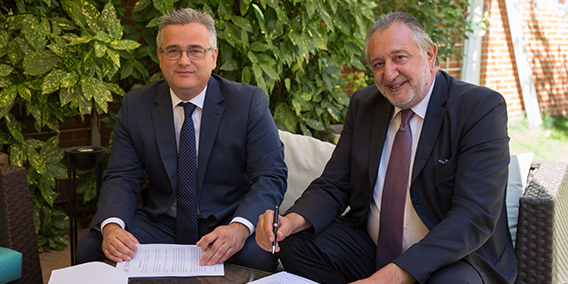 El Grupo Asesor ADADE/E-Consulting y el Grupo Paradell Consultores firman un Convenio de Colaboración