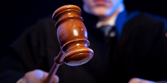 ¿Puede un agente tributario entrar en un domicilio particular? El Supremo dice que no, marcando las exigencias para que un juez lo autorice 