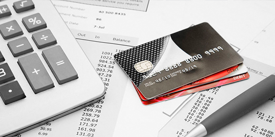 El Gobierno refuerza la protección de los clientes de créditos y tarjetas 'revolving'