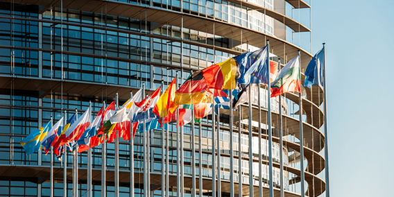 La Comisión Europea quiere que los países de la UE caminen hacia un salario mínimo