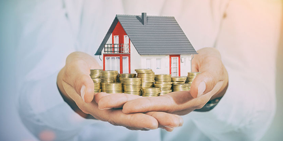 Donar o vender una casa a un familiar si eres deudor de Hacienda, una operación de riesgo