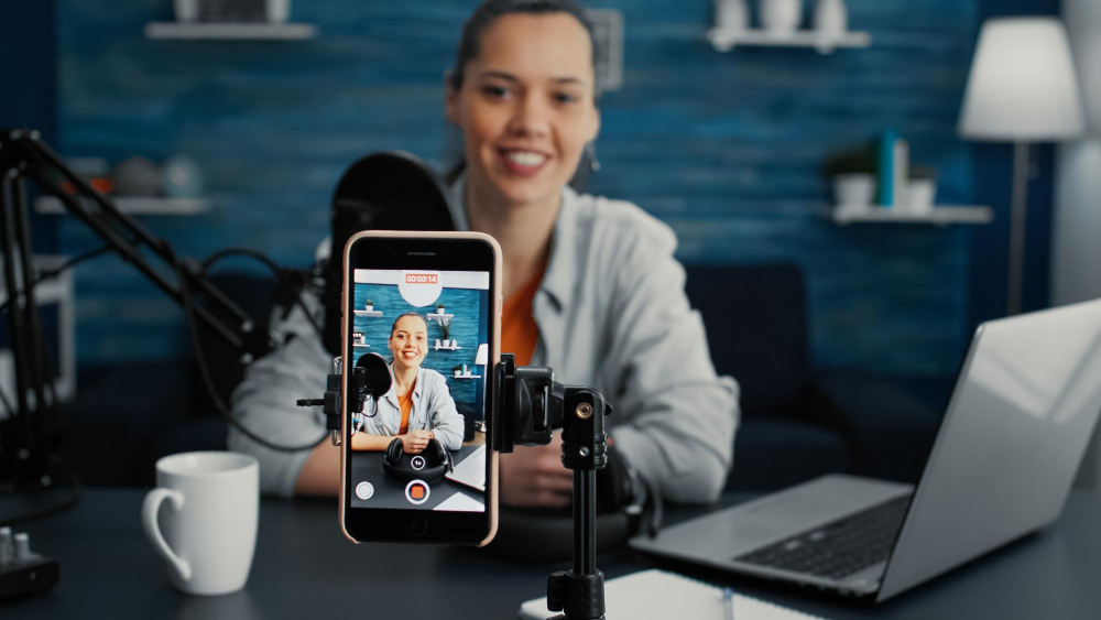 El Gobierno endurece el control a los 'influencers' y llegará a los que ganen más de 300.000 euros