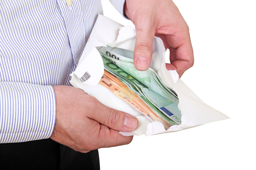 ¿Por qué España reduce los pagos en efectivo a 1.000 euros y Europa solo quiere rebajarlos hasta 10.000?