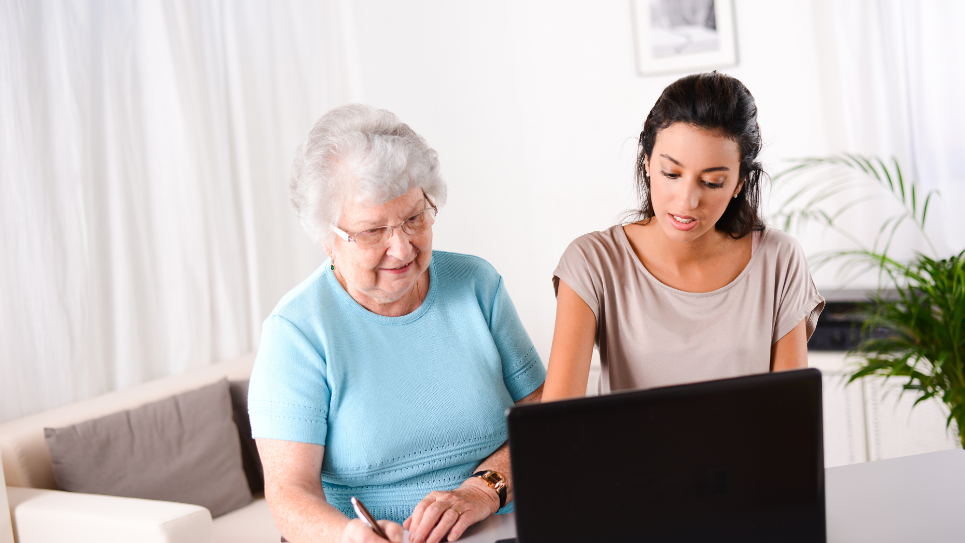 Las pensiones de viudedad y orfandad pueden solicitarse ya 'online' por medio de representantes
